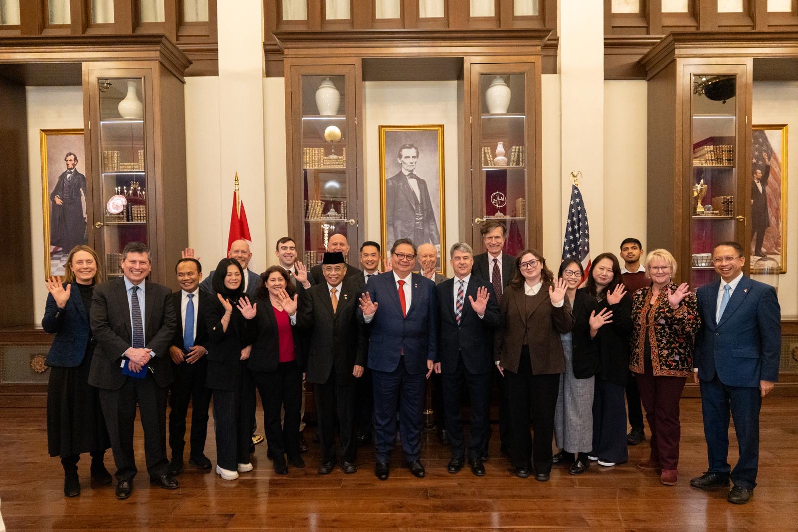 Roundtable Discussion with Coordinating Minister for Economic Affairs Airlangga Hartarto (Center) and Delegation