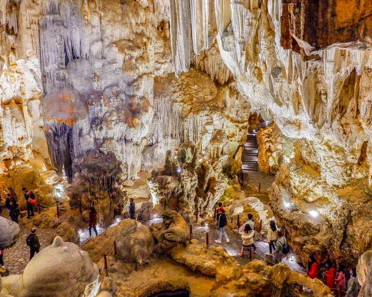 Thien Cung cave